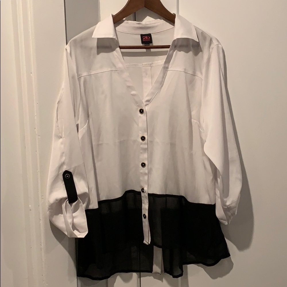 2b Bebe Black & White Blouse